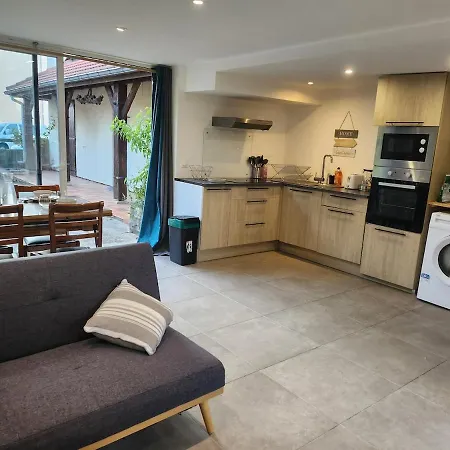 Dom wakacyjny Duplex Near University, Hippodrome, Shopping Center Pau