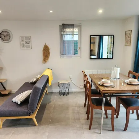 Dom wakacyjny Duplex Near University, Hippodrome, Shopping Center *