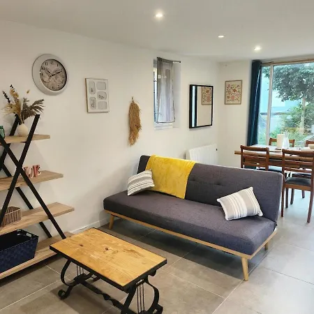Feriehus Duplex Near University, Hippodrome, Shopping Center *